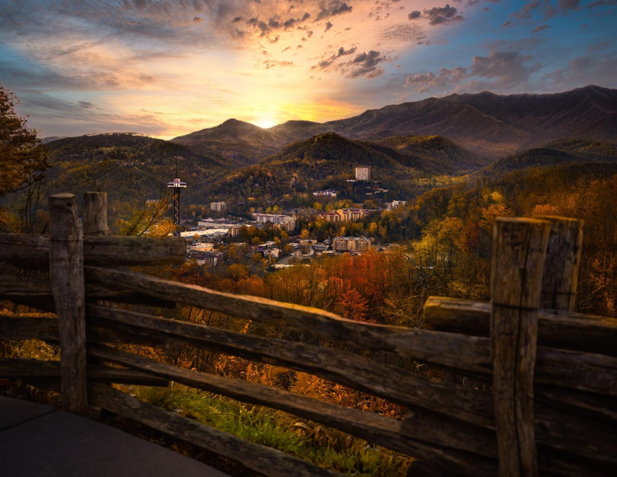 Mountain Eden, Hot Tub, Resort Pool, Wifi, 1089 Free Tickets Each Paid Day, Dollywood And More Gatlinburg Bagian luar foto