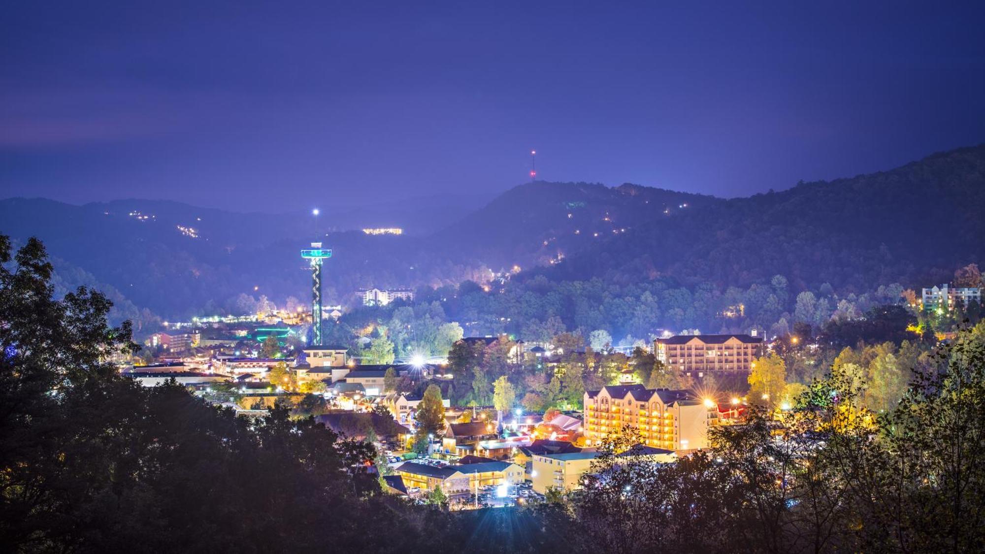 Mountain Eden, Hot Tub, Resort Pool, Wifi, 1089 Free Tickets Each Paid Day, Dollywood And More Gatlinburg Bagian luar foto