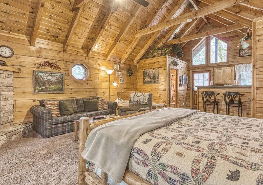 Mountain Eden, Hot Tub, Resort Pool, Wifi, 1089 Free Tickets Each Paid Day, Dollywood And More Gatlinburg Bagian luar foto